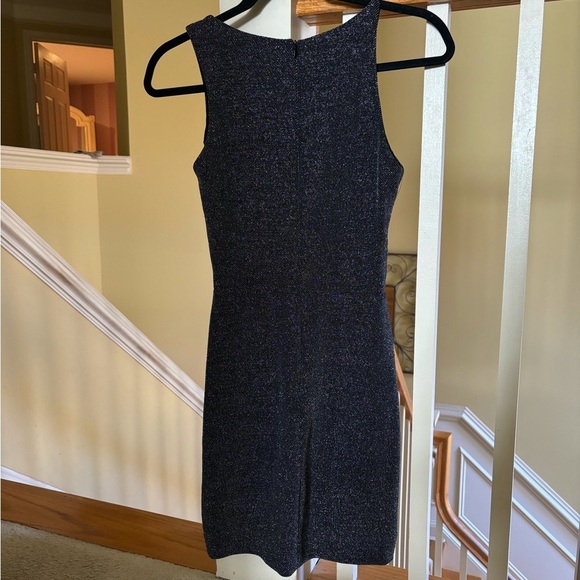 AQUA Women's Cocktail Dress Size 2 Black Metallic Sleeveless V-Neck Sheath - Picture 2 of 4